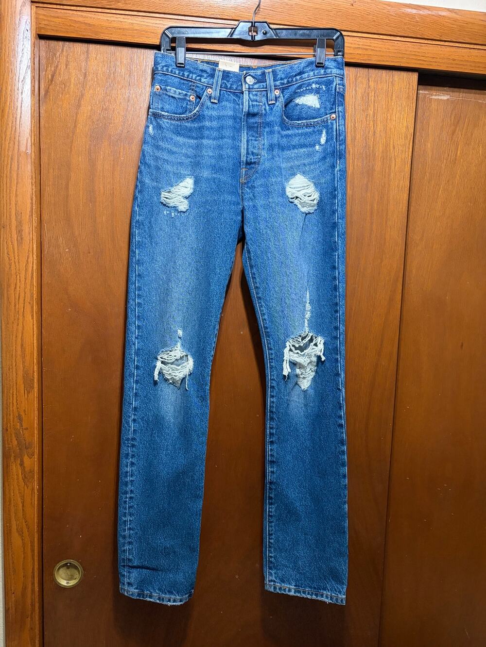 NWT Levi's Women's Jeans 26x32 Blue Distressed Ripped Straight Leg Denim